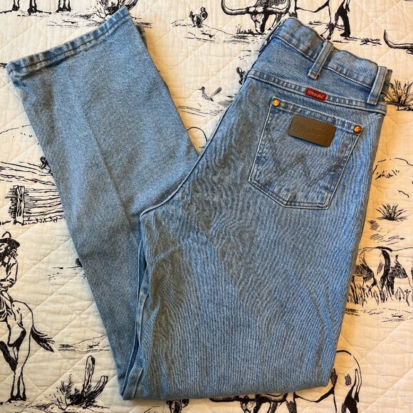 Wrangler - Ladies Cowboy Cut (Antique Wash) | Size 15x32 - Picture 1 of 3